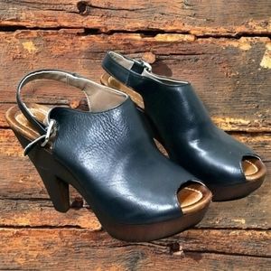 Le Chateau Peep Toe Strappy Platform Heels Size 8.5